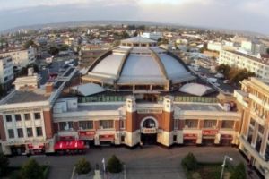 Scad chiriile la spaţiile comerciale din incinta Halelor Centrale, de la etaj