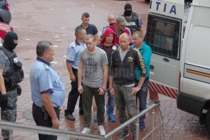 Cum acţiona gruparea de contrabandişti care ar fi fost sprijinită de trei poliţişti de ...