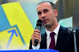 O explicaţie: IULIAN DUMITRESCU – ADEVĂRATUL LIDER AL PNL?!…