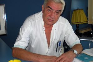 Neurochirurgul Dumitru Mohan va preda în continuare la FMF Oradea