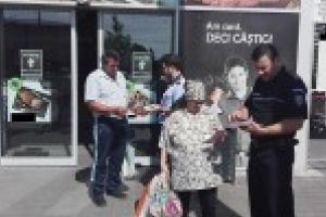 Politistii atentioneaza batranii