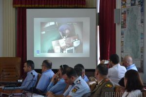 Unul din şpăgarii de la Comisia de expertiză a Casei de Pensii Bihor, „vedetă” într-un filmuleţ anticorupţie (FOTO)