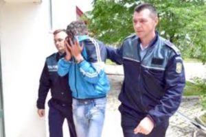 Spărgător de locuinţe, la doar 14 ani. A păgubit mai multe persoane