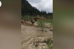 Punţi de trecere luate de ape în judeţ