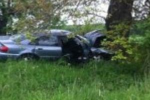 O soferita de 25 ani a murit dupa ce a intrat cu masina intr-un copac