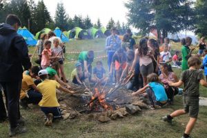 Aproape 100 de tineri polonezi şi români au descoperit împreună istoria şi cultura ...