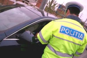 Bărbat cu permisul suspendat, la plimbare la Rânca