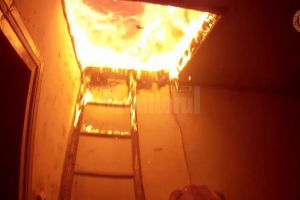 Casă distrusă de flăcări într-un incendiu izbucnit la Brodina de Sus