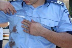 Altercaţie pe holul poliţiei judeţene: ofiţerul de serviciu a evacuat un bărbat agresiv