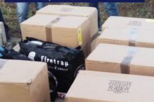 Perchezitii masive in judetul Constanta. 11 tone de produs petrolier si mai multe masini de lux, confiscate