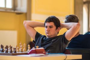 ȘAH. Doi mari maeştri fruntaşi după trei runde! Joi are loc confruntarea directă