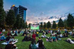 Nopţile cu cinema în aer liber revin la Iulius Parc. ”Que Dios Nos Perdone” şi ”Stockholm”, în acest weekend, la Movie Nights