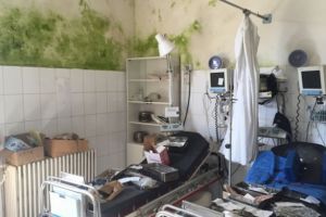 Cine ne salvează? Cad clădirile peste medici şi pompieri