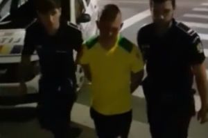 Femeie TÂLHĂRITĂ pe o stradă din ARAD. Tâlharul i-a SMULS lanţul de la gât (VIDEO)