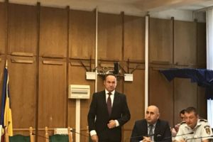 Nemulţumiri la Colegiul Prefectural – Activitatea primarilor, blocată de prea multe… protocoale