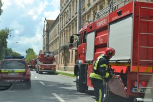 FOTO Reacţia pompierilor la un incendiu în Spitalul Militar – Cum s-au mobilizat la exerciţiu
