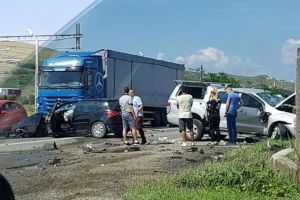 FOTO. Accident pe centura municipiului Alba Iulia: Trei persoane rănite după o ciocnire între trei maşini. Trafic îngreunat