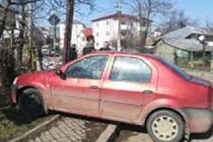 A intrat cu Loganu-n gard