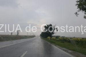 Atentie soferi. Ploua torential pe DN3 Constanta-Valu lui Traian. Judetul Constanta este sub cod galben de vreme rea (galerie foto)