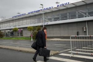 ALERTĂ în aeroport! Pasagerii au fost EVACUAȚI DE URGENȚĂ