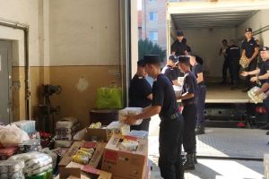 Prefectura mulţumeşte bihorenilor care au donat alimente pentru victimele inundaţiilor (FOTO)