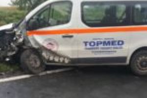Ambulanţa privată implicată în accidentul de pe DN 58 nu are avizul DSP! Afacerea ambulanţelor-fantomă care oficial nu fac servicii de ambulanţă!