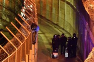 Un nou val de MIGRANȚI a luat cu ASALT Europa! 