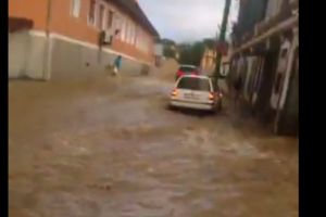 VIDEO FOTO Inundaţii de proporţii la Cisnădie – Panică printre oameni!