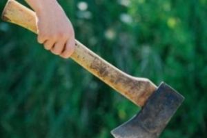 Fratele primarului din Slivileşti, la spital după ce a fost lovit cu toporul