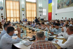 Consiliul Local a scumpit apa de băut cu 30 de bani