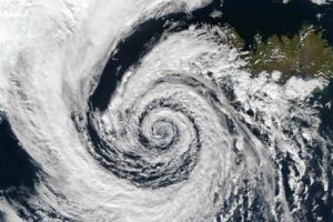 Stare de ALERTĂ! Un ciclon va LOVI România. Zonele cele mai AFECTATE sunt…