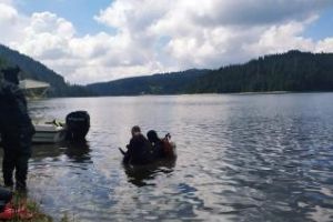 Scafandrii de la ISU au intrat în cea de-a şaptea zi de căutări pentru a-i găsi trupului şefului APIA Cluj, în lacul Beliş
