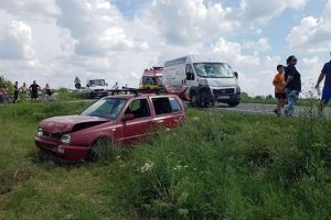 Doua persoane, intre care si un copil, ranite intr-un accident la iesirea din Becicherecu Mic spre Biled