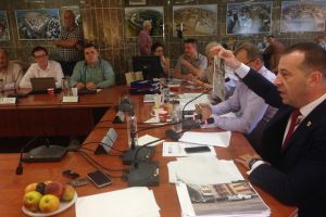 Modernizarea a 4.400 de locuri de parcare între blocuri, blocată din nou de votul PSD