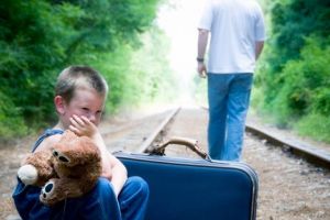 Familii despărţite. Peste 550 de copii au părinţi plecaţi în străinătate