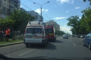 Pieton lovit de masina in Ploiesti, pe Republicii, langa Mega Image
