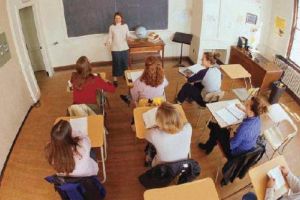 Aproape 74% dintre dascălii teleormăneni care au participat la examenul naţional de definitivat au luat note peste 8