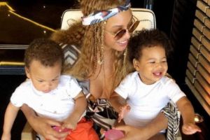 O îndrăgită VEDETĂ petrece o vacanţă de VIS. Imaginile EMOȚIONANTE cu familia ei