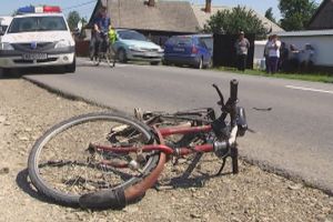 Ca-n filme! A lovit un biciclist, l-a transportat la spital şi a încercat ,,să se ascundă”. Poliţia a intervenit