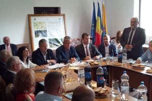 Ministrul Ioan Deneş, la Câmpeni: Pe termen mediu şi lung, avem prea puţin lemn faţă de cererile pentru încălzirea locuinţelor