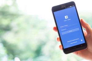 Ameninţări pe Facebook: Sătmăreancă, de 29 de ani, reţinută de poliţişti