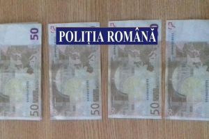 Percheziţii la bănuiţi de falsificare de monede străine