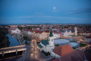 Panoramă de noapte: Orădenii sunt invitaţi sâmbătă să privească oraşul din turnul Primăriei