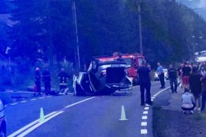 Maşină răsturnată la ieşirea din Predeal spre Pârâul Rece