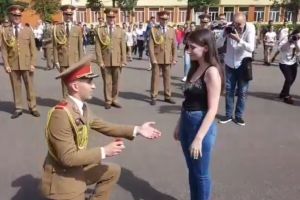 Ministrul Apararii Nationale, Mihai Fifor, martor pentru prima data, la o cerere in casatorie. Ce i-a intrebat pe cei doi tineri (galerie foto-video)