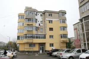 Ai probleme cu vecinii zgarciti? Ce spune legea: La repararea terasei blocului trebuie să participe financiar toţi locatarii, indiferent de etajul la care locuiesc