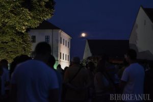 Prin telescop: Orădenii au urmărit cea mai lungă eclipsă totală de lună a secolului, din Cetate (FOTO)