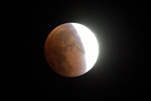 Eclipsa de Lună văzută de la Oneşti