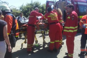 Accident CUMPLIT! Un MORT şi mai mulţi RĂNIŢI, inclusiv un bebeluş de şapte luni