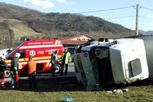 Accident GRAV pe Valea Oltului. Un MORT şi trei răniţi. CUM SE CIRCULĂ în zonă